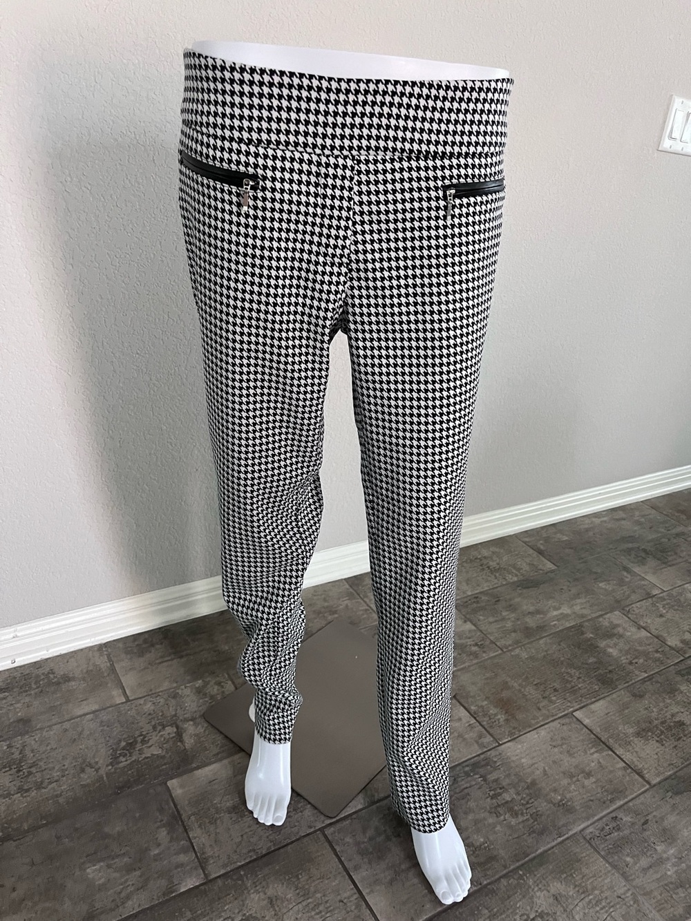 SOHO Apparel Ltd Houndstooth Slim Fit Women’s Pants - Black & White